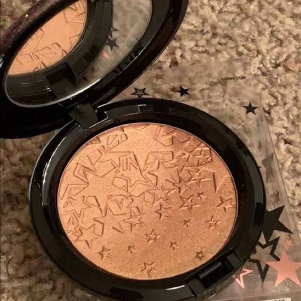 Mac Opalescent Powder in shade: Rising Star - Picture 3 of 4